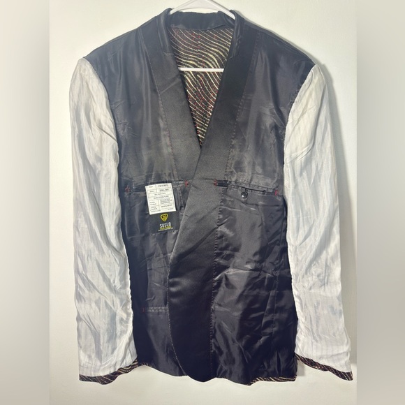 Elegant Black and Red Patterned Blazer - Picture 13 of 15